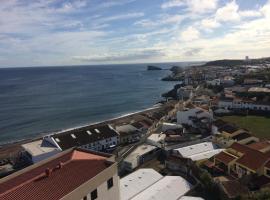 Lila's Beach Apartment, hotel in São Roque