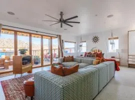 Retro Vibes, Pool, Spa & Game Room