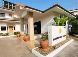 Mark Four Place Hotel