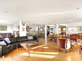 Eldey Airport Hotel, hotel near Reykjavík Keflavík Airport - KEF, Keflavík