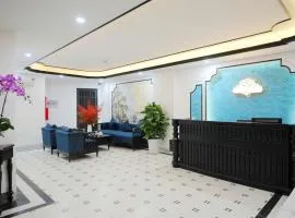 Royal Hotel - Trinh Van Bo, Nam Tu Liem