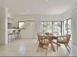 Bright Ocean Horizon Escape