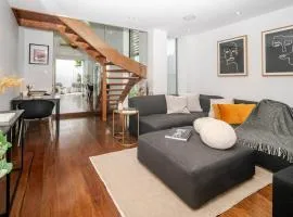 Luxury 3BR Oasis with Pool, Gym & Parking, Surry Hills