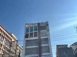 Travelers Hostel, hostal en Guwahati