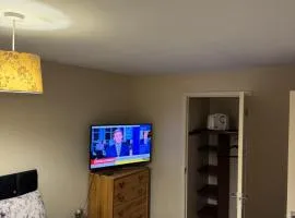 Large double walking distance to NewCross Hospital