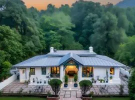 StayVista at The Emily Chalet 7 BR House in Nainital with Bonfire, BBQ