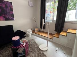 POOLhaus Design-Loft mit Terrasse am Park, hotel v destinaci Paderborn