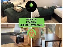 FREE parking, LARGE House for Contractors & Families, Sleeps 7, 25 mins to MANCHESTER & LIVERPOOL