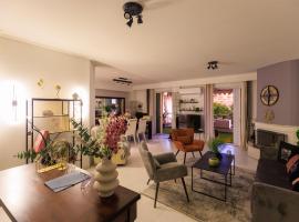 Aiolos Grand super lux suite in Alimos Riviera with gym, hotel a Atenes