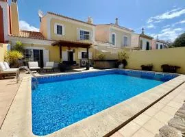 V4 moderno com Piscina - Burgau