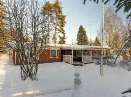 Rovaniemi Spacious Lapland Vacation Home with Private Sauna & Lappish Fire Hut