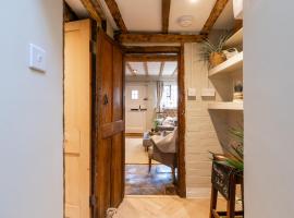 Gorgeous Cottage near Stratford-upon-Avon, hotel di Shottery