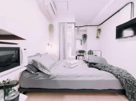 Stylish Minimalist Loft 2 & Gym in Namba Compact Studio 3