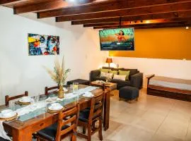 Amplia Casa Centrica, Parrilla, Cochera Privada y Portón Eléctrico para facil acceso