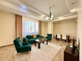 Luxury Spacious 2Bedroom +Balcony Near Opera and Northern Avenue, Middle Of Center