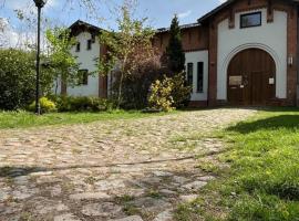 Gemütliche Ferienwohnung in Kuchelmiß mit Großem Garten, hotel in Kuchelmiß