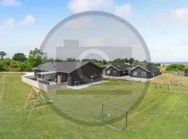 6 Bedroom Awesome Home In Glesborg