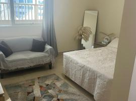 comfort private master room，沙迦的有停車位的飯店