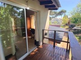 Dpto amplio en la naturaleza cerca del mar y del centro de Pinamar, ξενοδοχείο σε Ostende