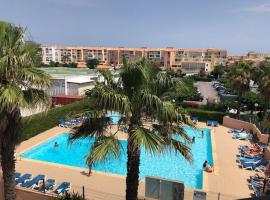 Studio cabine avec terrasse, piscine, parking sécurisé, proche plage et port - FR-1-607-47, hotel in Ferreyrettes