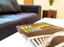 Flair-Apartments 'SALZ & FLAIR' nähe Altstadt, 450 m Bahnhof, für Urlaub oder Geschäftsreise, separater Eingang, 24 Std Check-in,WLAN, 55 Zoll-Fernseher, Streaming, Küche, Regendusche, 1 Doppelbett, 1 Schlafsofa