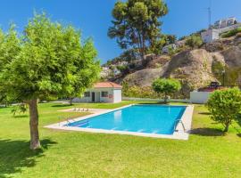 Casa Los Pinos, hotel u gradu Almunjekar