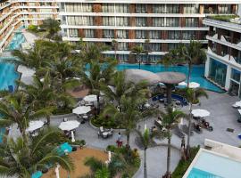 The Sunshine Beach Family Suite with Pool, ξενοδοχείο σε Layan Beach