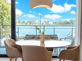 Marina Ostróda IV - super widok na jezioro, 10 m do wody, taras i balkon, winda, klima, garaż