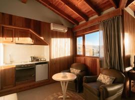 Las Bayas Home Suites, hotel in Esquel