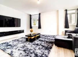 LUX 2BDR Flat By Luton Station, Airport, City Centre - 30min to King's X St Pancras International