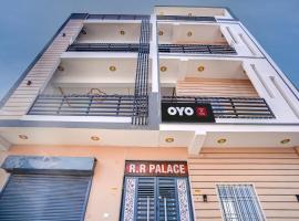 Hotel O RR Palace, ξενοδοχείο σε Bheta