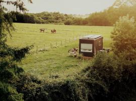 Parcel Tiny House Mainteloup dans le perche Normand, Hotel in Bretoncelles