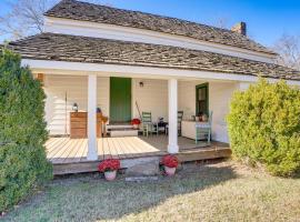 Blue Ridge Retreat! Cottage on the Rapidan River, hotel v destinaci Locust Dale