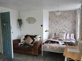 Havisham Studio Flat Rochester ME1 1XZ