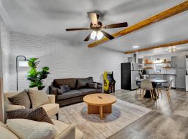 Cozy Retreat Near OSU & Downtown Stillwater, hotel v destinaci Stillwater