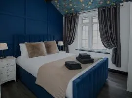 Balmoral Lodge, King Size Apartment by The Hive WA1