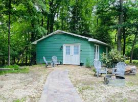 Little House in the Woods, hotel in Apex