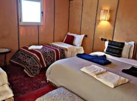 Tasnim Désert Camp & Activités