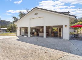 Man Cave and She Shed, hotel u gradu Folbruk