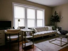 Sleeps 26 • Modern Multi-Unit • Gym • Workspaces
