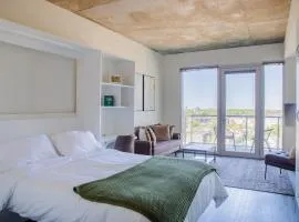 Luxury Studio Apt Near Brady St with Balcony and City View