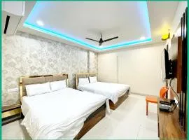 Hotel Upajivan RudraInn Near vishwanath temple # Free wifi # Lift - Best Premium Hotel