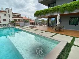 Studio 150m do mar | Ar | Piscina | Aceita Pet