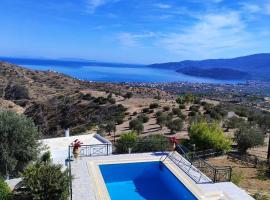 Theonimfi Villa for 5 with pool and Sea View, hôtel à Loutra Elenis
