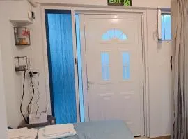 Despina's sweet studio -FREE PARKING- private yard- near panthessaliko stadium and public pool of Nea Ionia