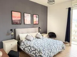 Bilocale luminoso ed elegante-Parcheggio gratuito