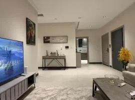 شقة بطابع فندقي ودفء منزلي ثلاث غرف وصاله