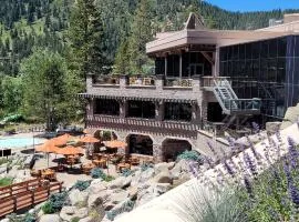 Dav's Slopeside King Studio -- Resort & Spa at Everline