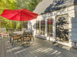 Private Dock on Lake Arrowhead! Cozy Mtn Cabin, Hotel in Lake Arrowhead