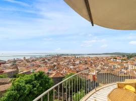 2 Bedroom Stunning Apartment In Carloforte, 4-stjernet hotel i Carloforte